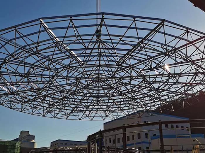 河津螺栓球网架工程施工现场